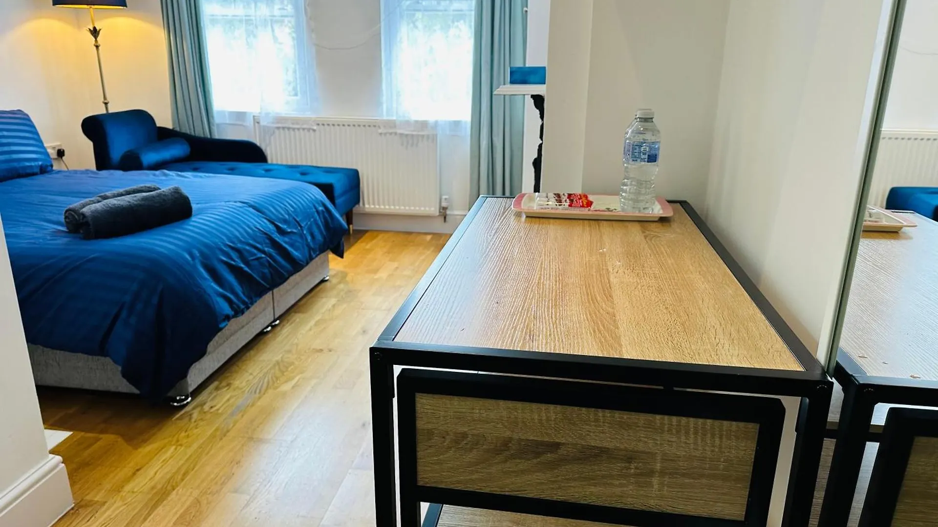 Apartment Stunning One Bedroom Studio Flat London