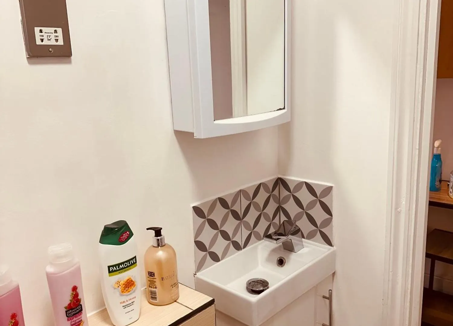 Stunning One Bedroom Studio Flat London